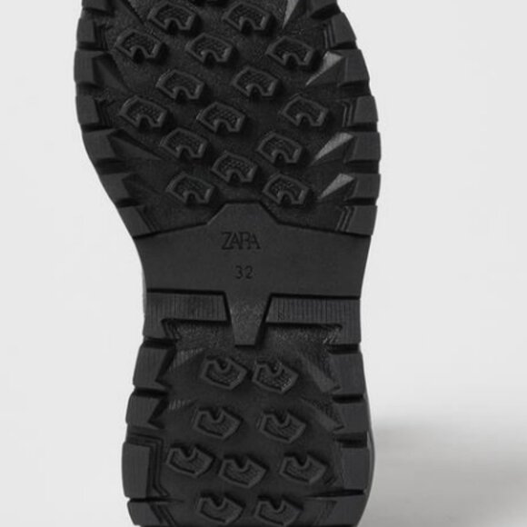 KIDS/ TOE CAP LEATHER ANKLE BOOTS - Picture 2 of 2